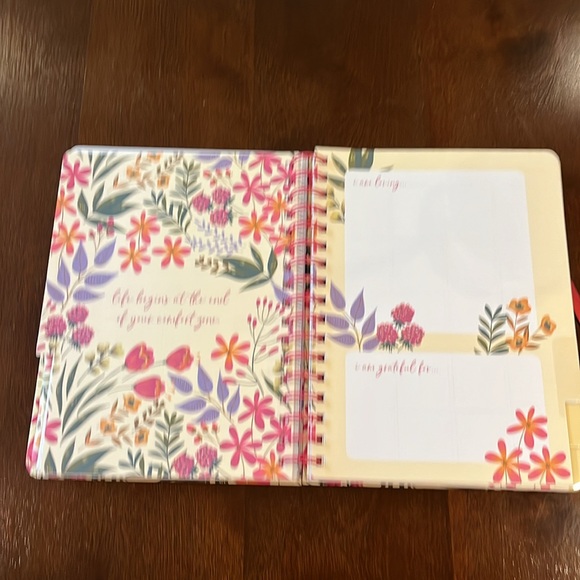 Pink Floral Undated Steel Mill Weekly Planner, New - Picture 6 of 7